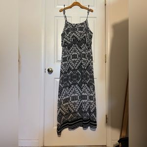 Maxi dress black and white polyester. XL